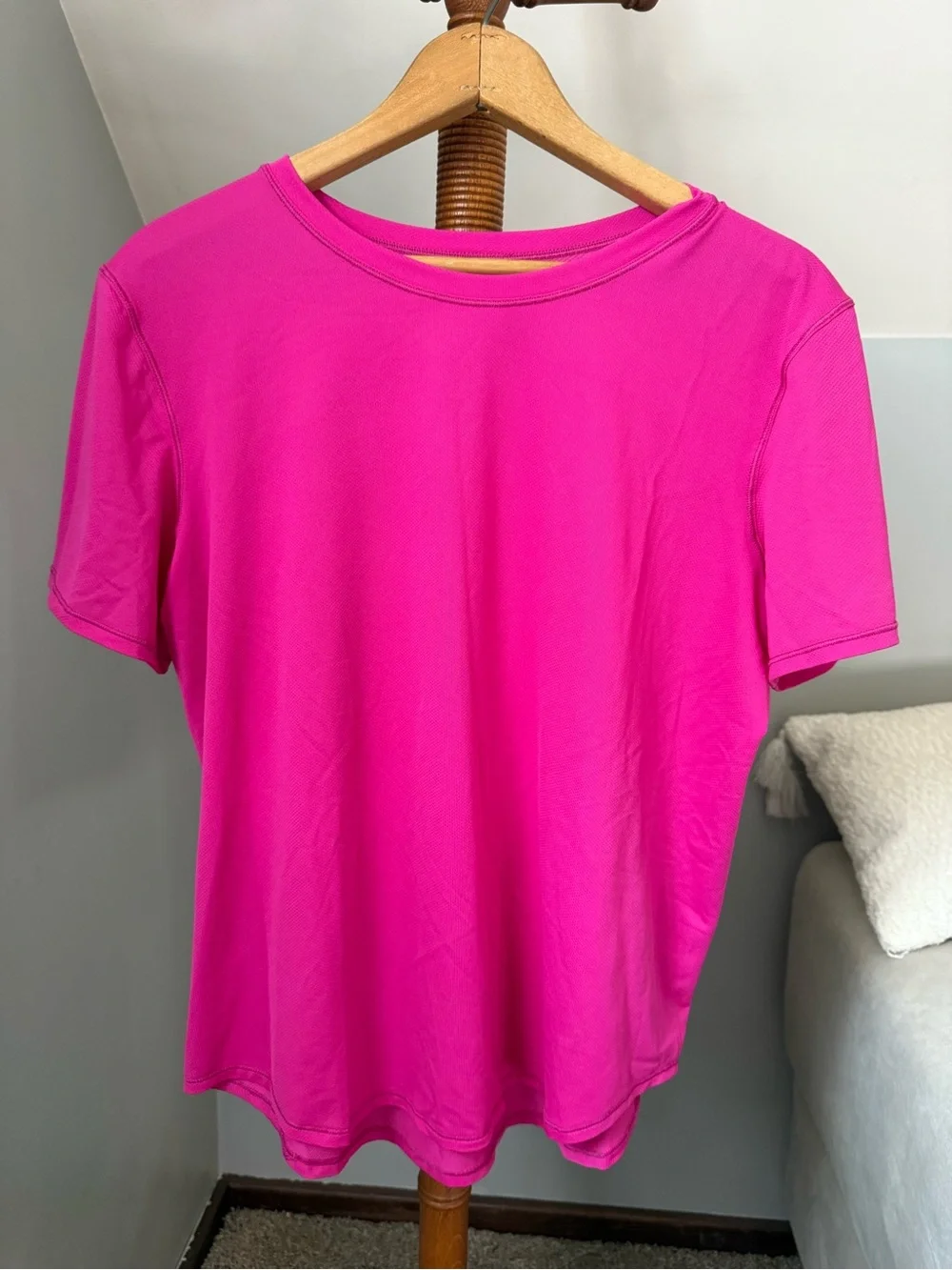 lululemon athletica women’s Bright Pink Short Sleeve Performance Tee